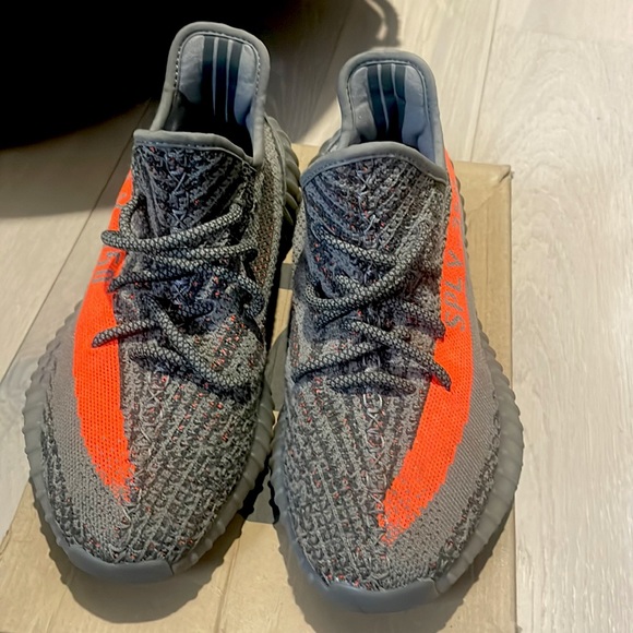 Yeezy 350 belugas v2 reflective new size 8.5 men
